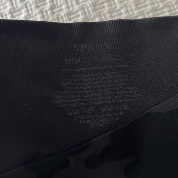 Spanx “look at me now” seamless black camo leggings. M - Picture 3 of 5